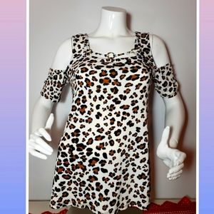 🐆Peep shoulder Leopard print top🐆